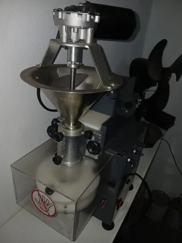 Maquina de fazer salgado 