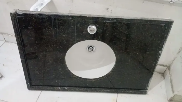 Balcão em granito verde Ubatuba 