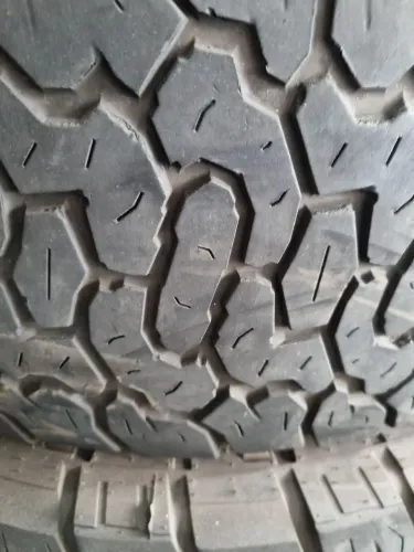 Pneu 285 70 17 usados 220,00 cada
