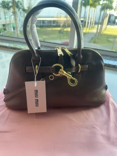Miu miu - Bolsa de ombro em couro napa - acompanha todos os itens