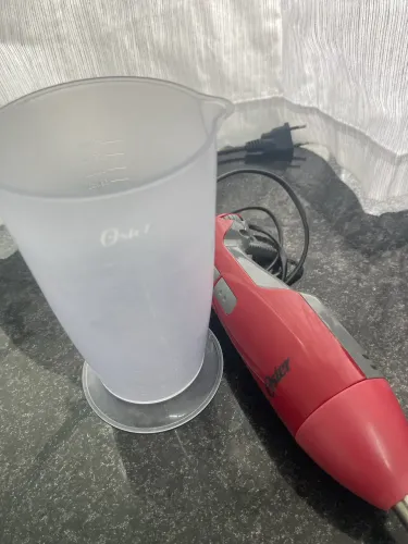 Mixer Oster de Mão com Copo Medidor