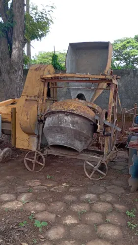 Betoneira 600 litros profissional com misturador