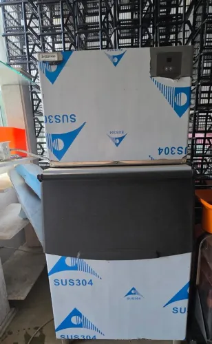 Máquina De Gelo cubo Th700 Impomac- Até 300 Kg/dia