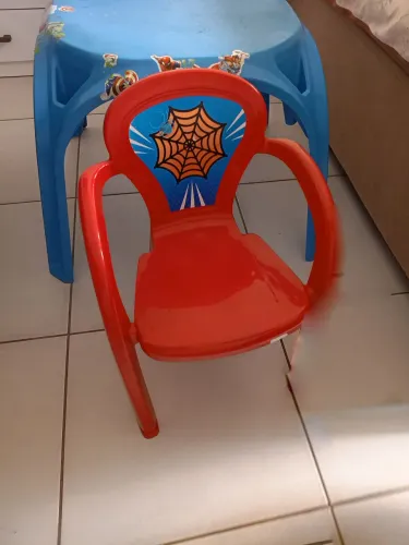 Mesa e cadeira infantil