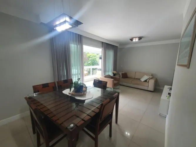 Apartamento para alugar com três quartos totais, nascente, andar baixo, três vagas de gara