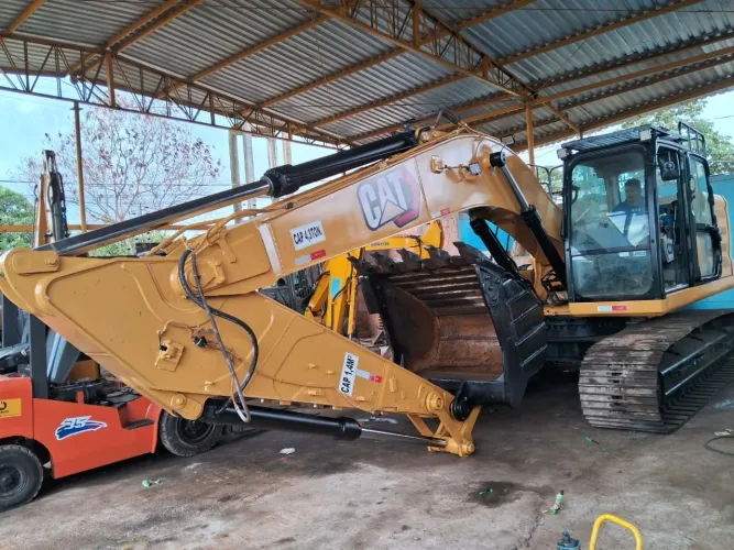 Escavadeira Caterpillar 320