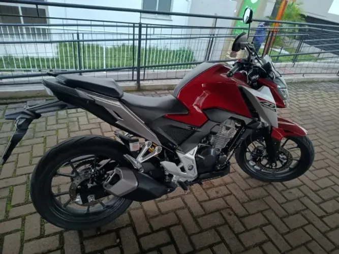 Moto Honda CB 300 Impecável