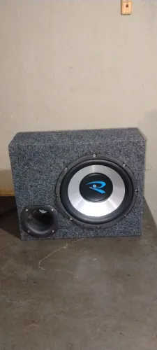 Caixa Sub com auto falante 10" de 350rms e um drive Titanium