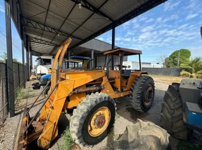 Trator Valmet 128 4x4 com lâmina 