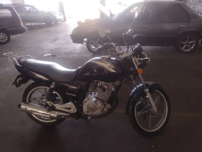 Vendo Suzuki com manutençao em dia