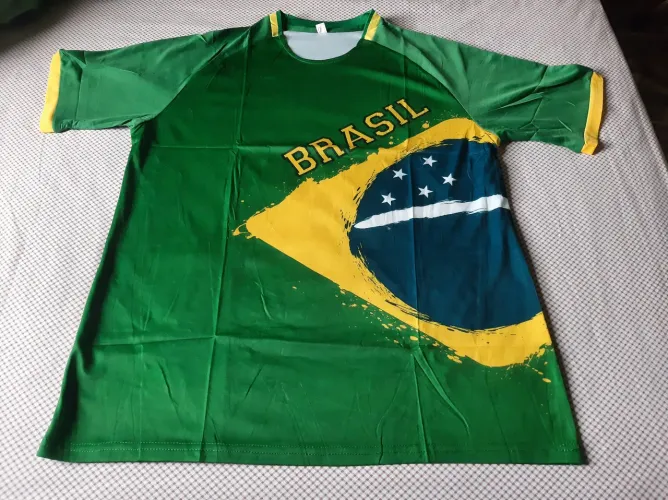 Camisa Brasil Tam.G nova sem uso!