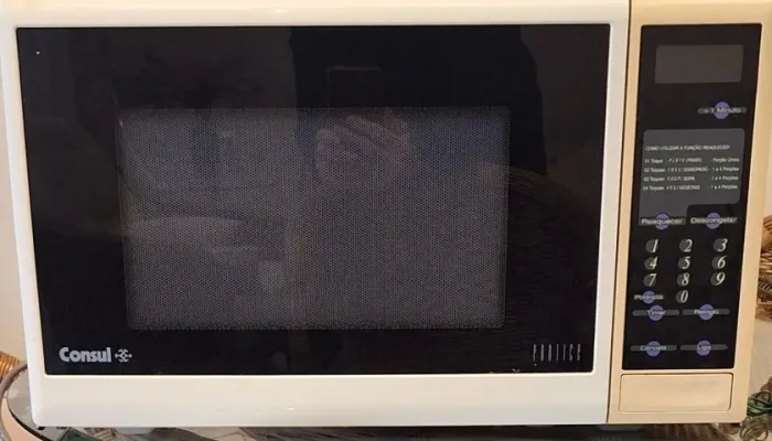 Forno de Micro-ondas Consul 33 lts usado, funcionando perfeitamente.