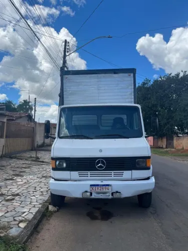 MERCEDES 710 ANO 2000