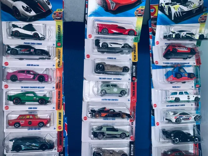 Carrinhos hot wheels diversos- ler tudo