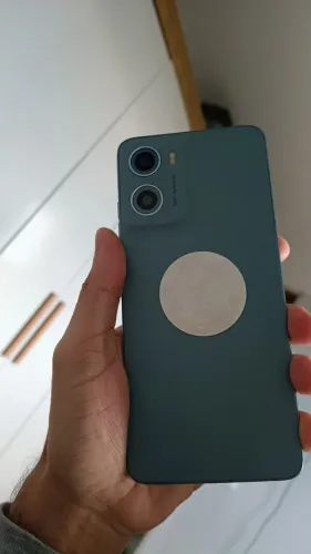Moto G05 com a tela escura