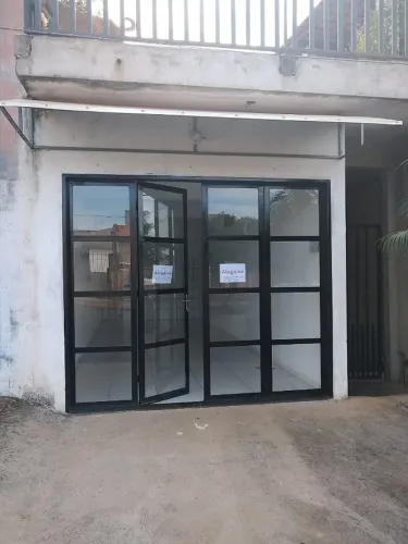 Alugo sala comercial no Jardim Cruzado - rua Itápolis, 56