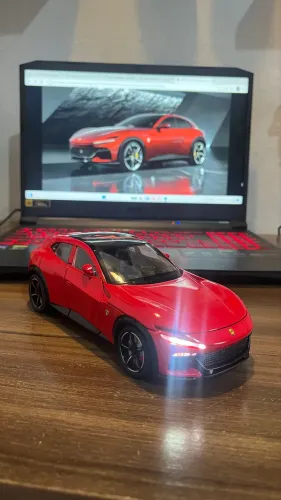 Miniatura Ferrari purosangue colecionador