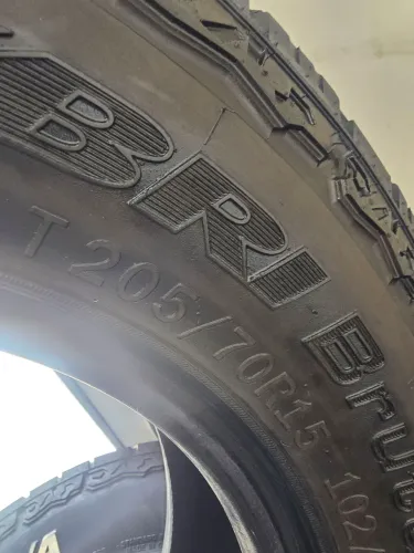Pneu X bri 205 70 r15