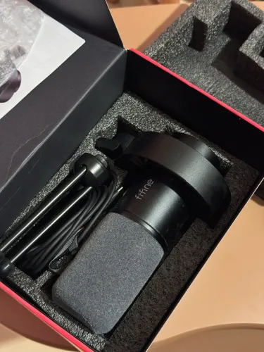 Microfone Fifine K688 Dinâmico USB/XLR Cardioide com Suporte