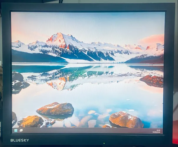 Monitor LCD 17" Bluesky Quadrado - Modelo BLU717 (Bivolt)