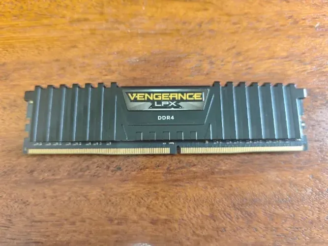 Memória RAM Corsair Vengeance LPX 8GB DDR4 2666MHz CL16 Gamer