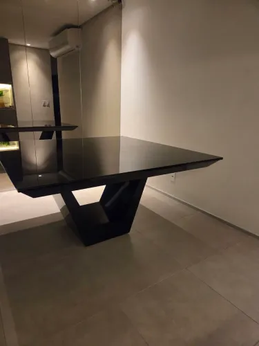 Mesa quadrada preta 8 lugares, tamanho 1,50 x 1,50