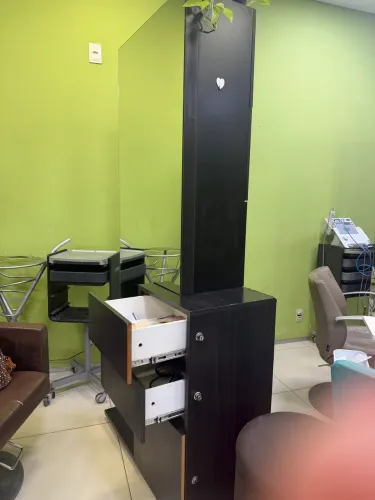 Armários para salões de beleza 