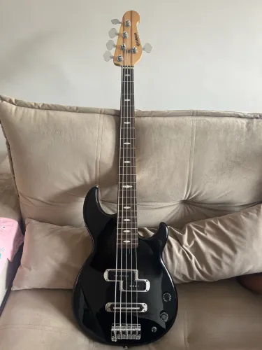 Baixo 5 cordas Yamaha BB425 