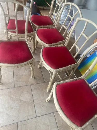 Mesa com 6 cadeiras 