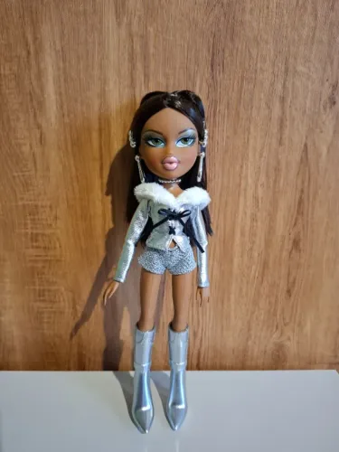 Boneca Bratz Sasha charmz
