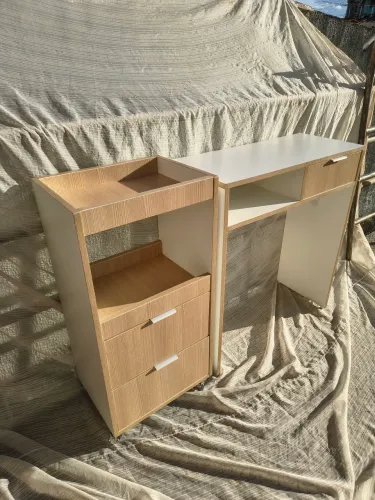 Mesa com gaveta + carrinho auxiliar - ideal para organização 
