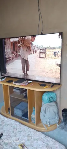 Vende-se uma TV smart UHD 4k 65 polegadas filiplis