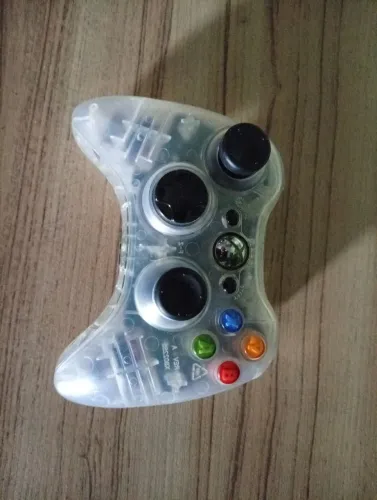 Controle Xbox 360 translúcido