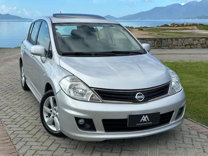 Nissan Tiida SL 1.8/1.8 Flex 16V Aut. 2012