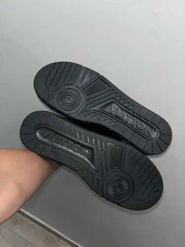 Louis Vuitton tenis 39