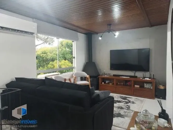 Cobertura com 02 quartos e 01 vaga coberta no Bairro Santana em Porto Alegre/alugar