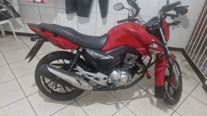  Vende-se ou troca 3 motos 1POP vermelha 2022, 1 fan vermelha 2022 e 1 start 2022 preta