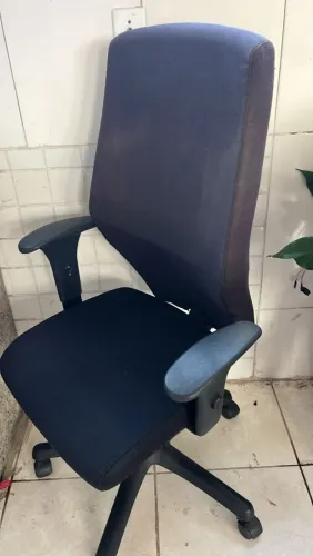 VENDO CADEIRA DE ESCRITÓRIO ENTREGO COM TAXA 