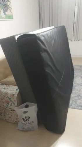 Vendo Conjunto Cama 2.05x1.40; cabeceira; Colchão Forrado com tecido impermeável 2.05x1.40
