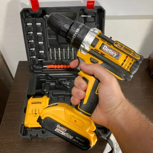 Parafusadeira 36V com duas baterias e maleta