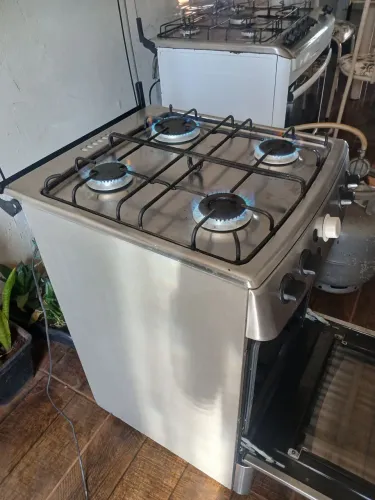 Vendo fogão da marca Bosch acendimento elétrico 4bocas 250,00 reais