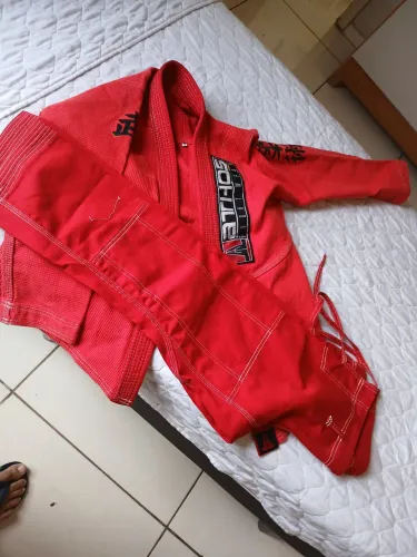 Kimono infantil exclusivo, lindo vermelho, usado 2x apenas, M4 promoção 180 reais