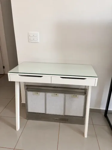 Escrivaninha / penteadeira