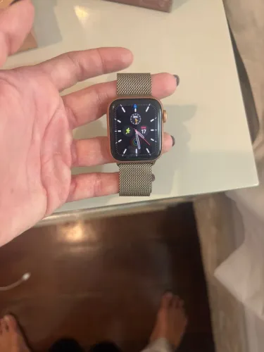 Apple Watch SE 40mm Dourado GPS + Pulseira Milanese + Pulseira Extra