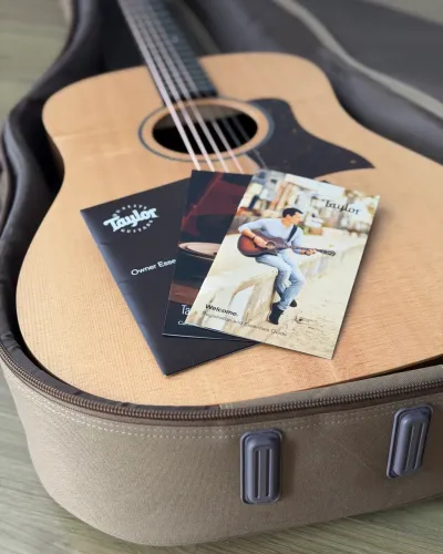 Violão Taylor Big Baby (BBT) | Tampo Spruce Sólido + Fishman Sonitone