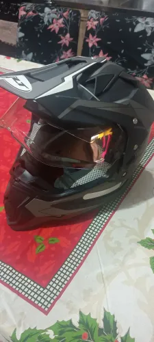 Capacete Helt Cross Vision Glass Titanium com viseira solar (preto-prata-fosco) Tamanho 60