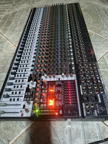 Mesa de som Behringer 32 canais