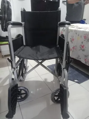 Estou vendedo nova cadeira de rodas