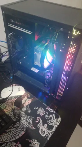 Pc gamer ryzem 5 5500 rx 5700xt 8gb a520m plus II 16gb de RAM pra vender logo
