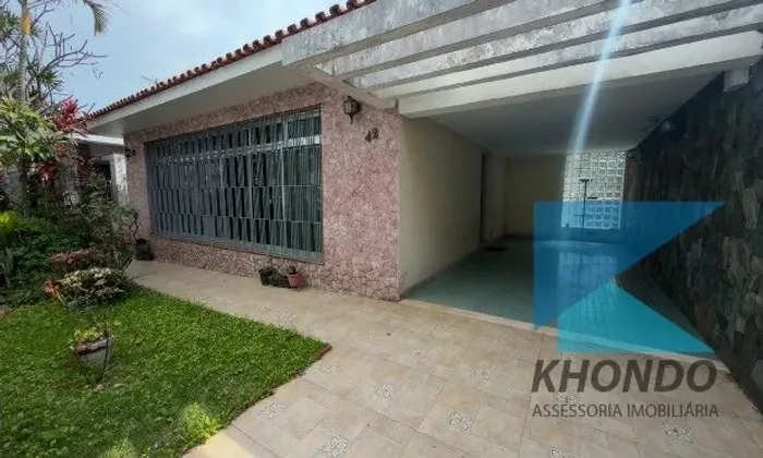 Sobrado amplo com jardim, quintal, excelente!!